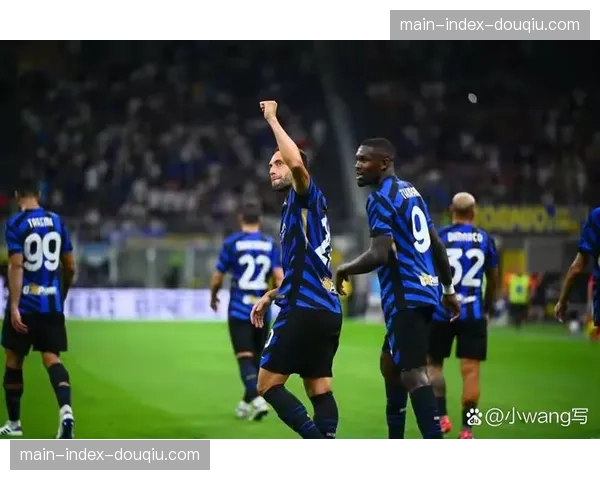 国际米兰客场2-0完胜莱切取联赛7连胜14轮不败，10分优势领跑意甲