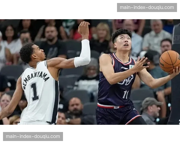 文班亚马专访：谈论第二个赛季的防守影响力与马刺的重建进程