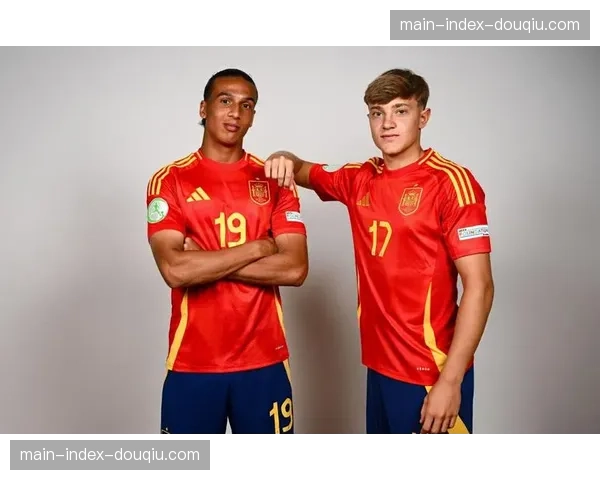 特写瞬间：在对方一次成功的肋部配合进球后，贝蒂斯门将布拉沃愤怒地指挥后卫线