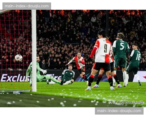 评论员指出，一些中下游球队过于依赖定位球导致进攻手段单一。